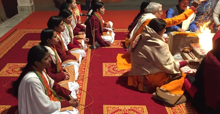 Hindu Morning Ceremony – Varanasi, India
