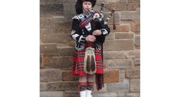 Scottish Bagpiper – Edinburgh, Scotland