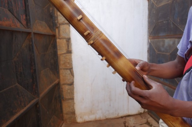 Valiah Tube Zither - Ansirabe, Madagascar